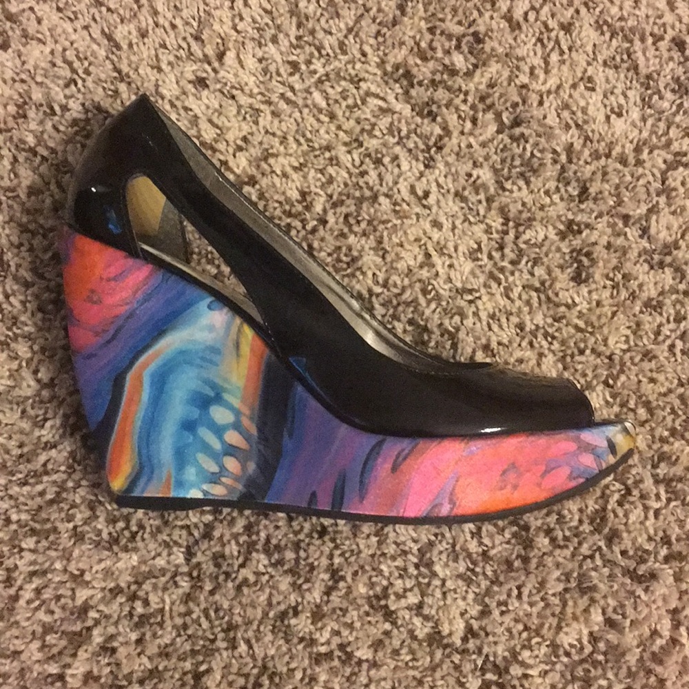 Shoes - Picture 2 of 5